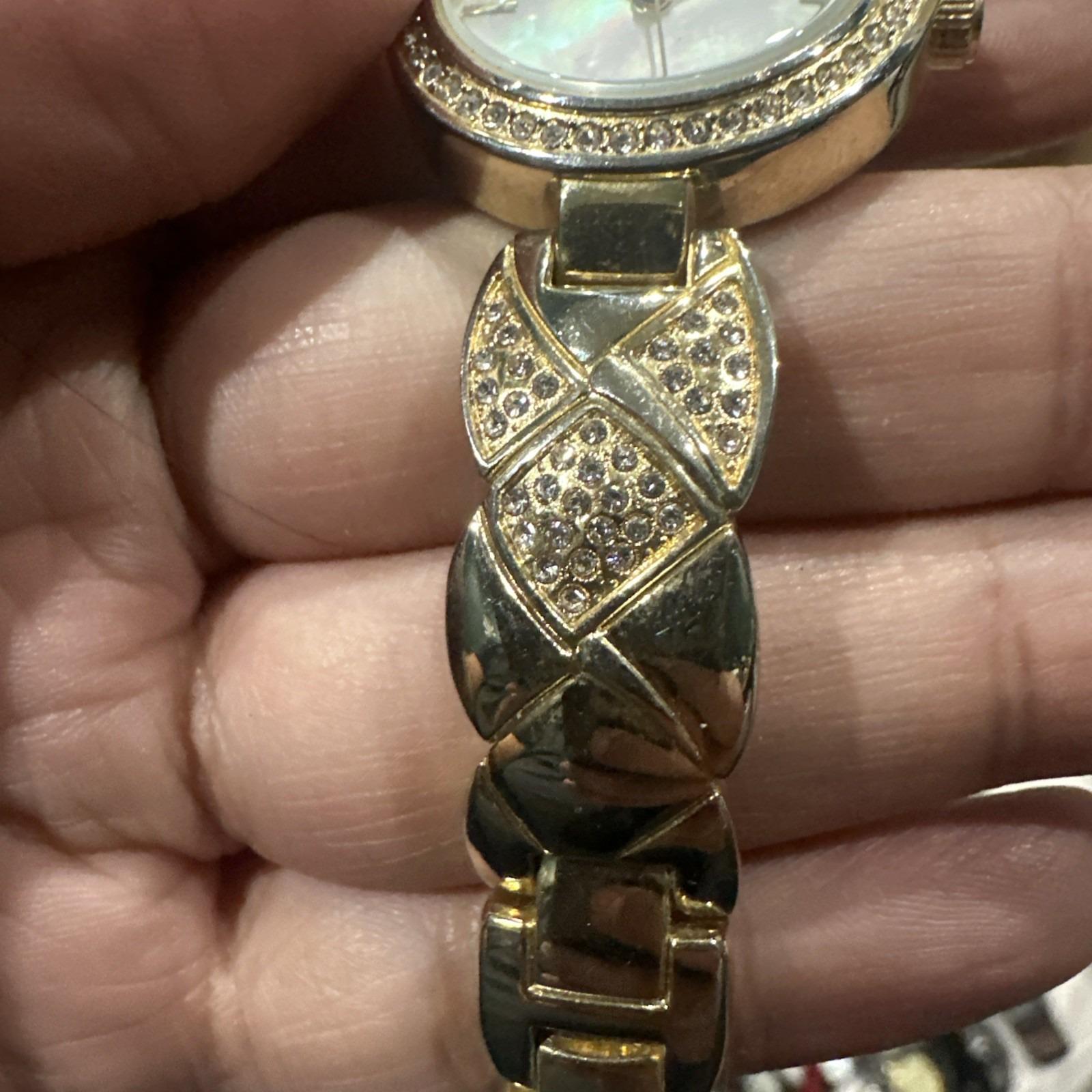 Working VP by TIMEX Womens Dainty Watch 30 mm Gold Tone Bracelet MOP dial Fit 7\