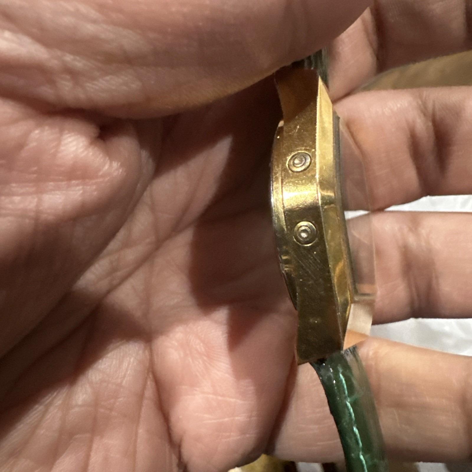 Vintage 1976 Bulova Quartz Digital Gold Tone Watch 35mm  display picture 1