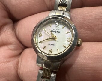 Working Vintage Ladies Vanity Fair Watch 20mm Quartz MOP Fit  display picture 1
