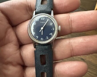 Vintage Timex Women\'s 27mm Silver Tone Blue Dial Digital Watch NEW BATTERY Vintage Timex Watch Women Silver 27mm Case Black Nylon Band  main image 3