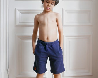 Kids short sweatpants with side seam pockets - PDF e pattern - Choose one size between 4y and 14y