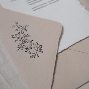 Koperta personalizowana nr 04 (na kartki typu „zapisz datę”) — papier czerpany z ilustracją typograficzną