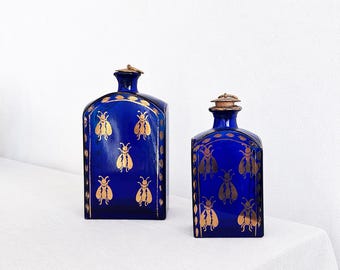 Frascos de perfume antiguos de cristal azul cobalto con abejas doradas napoleónicas, frascos decorativos, latón, decoración de baño