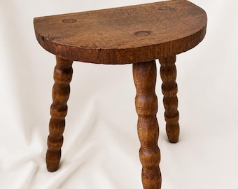 Tabouret tripode ancien en bois, tabouret de ferme française, décoration de campagne vintage, siège rustique, mobilier artisanal, cadeau