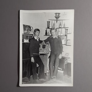 UdSSR Vintage Foto zwei Jungs, Foto Tonbandgerät Rostov 101, Foto Vysotsky Rekord,sowjetische Vintage Vasen, Wodka Flasche Foto