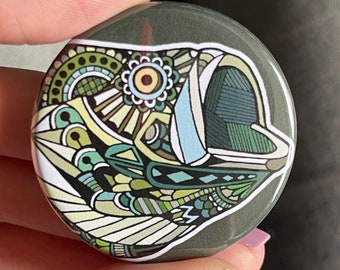 Forellenbarsch auf Oliv Murky Wassergrün Sammler Pin Angeln Button oder Magnet