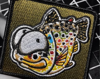 Ferro de truta marrom bordado em patch de arte de peixe 2,625" x 2,5"
