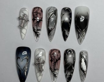 Handgemaakte zwart wit zilver 3D-bedels kruis monochroom gotisch cybersigilisme pers op de nagels