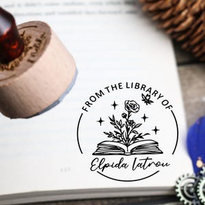 BOEKSTEMPEL (aangepaste boekstempel of reliëfstempel) uit de bibliotheek van, gepersonaliseerde bibliotheekstempel, boekembosser, cadeau boekenliefhebber, zelfinktende stempel