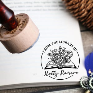 Gepersonaliseerde BOEKSTEMPEL, aangepaste boekstempel, uit de bibliotheek van, Gepersonaliseerde bibliotheekstempel, boekembosser, cadeau boekenliefhebber, zelfinktende stempel