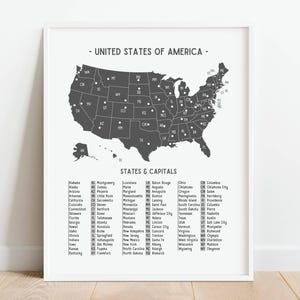 Educatieve poster kaart van de VS, zwarte kaart van de Verenigde Staten, Homeschool Staten en hoofdsteden geografie afdrukbare, klasdecor, digitale DOWNLOAD