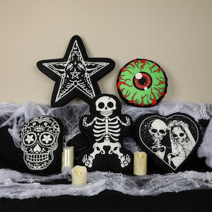 Almofada de Halloween, Almofada de Halloween com caveira gótica, Almofada de terror, Decoração de sofá de Halloween, Sala de estar de casa mal-assombrada, Decoração de Halloween