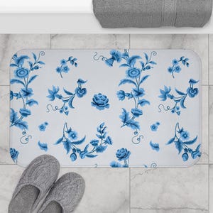 Floral Bath Mat: Elegant Memory Foam, Non-Slip Bathroom Rug