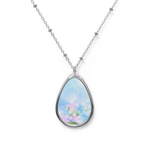 Floral Oval Pendant Necklace: Personalized Mother&#39;s Day Jewelry