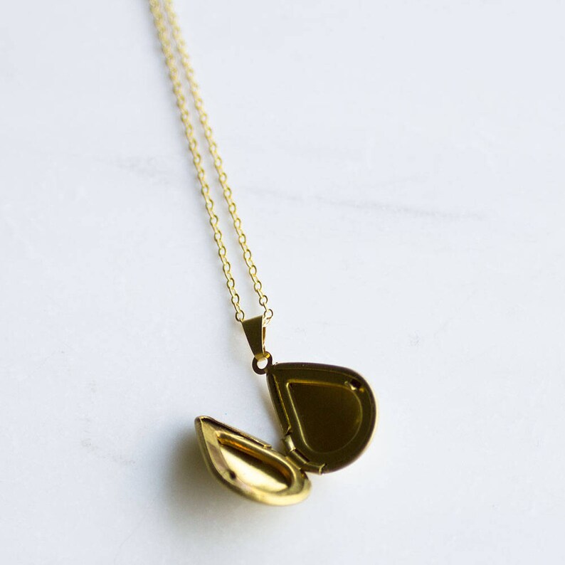 Gold locket simple Clearance