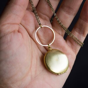 Simple Gold Locket, Circle and Locket Necklace, Keepsake Locket Necklace, Gift for Mother's Day, graduation gift