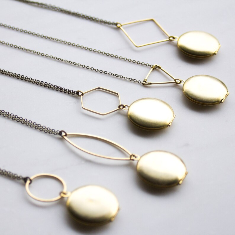 Circle and Locket Necklace Keepsake Locket Necklace graduation gift Gift for Mother/'s Day Simple Gold Locket
