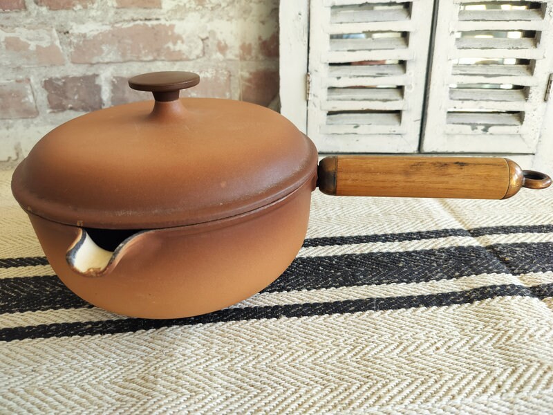 Plat vintage en fonte Le Creuset numéro 29 - Arts de la table