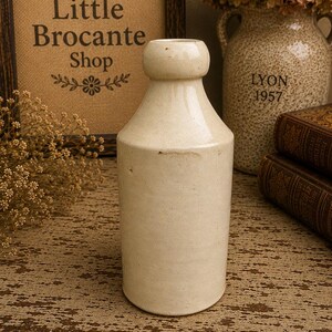 Frasco autêntico de grés vidrado branco da era vitoriana, pote de boticário rústico cor creme para decoração de casa de campo.