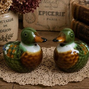 Salière et poivrière vintage en céramique peinte à la main, motif canard colvert, décoration rustique de style cottagecore pour cuisine de campagne