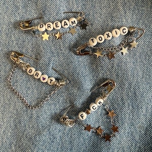 Grunge Safety Pin Brooch | Custom Word Lapel Pin | Punk Star Chain Badge | E-Girl Aesthetic Accessory | Denim Jacket Pin