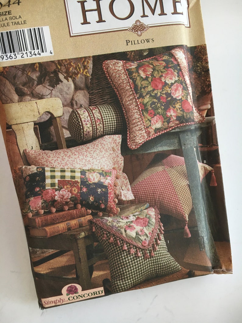 Simplicity 8044 Sewing Pattern Home Decor PILLOWS in 12 Styles UNCUT
