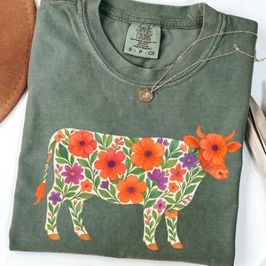 Floral Cow Shirt, Colorful Cow T-Shirt for Women, Farm Animal Tee, Spring Boho Cow Shirt, Cute Cow Lover Gift, Western Farm Shirt