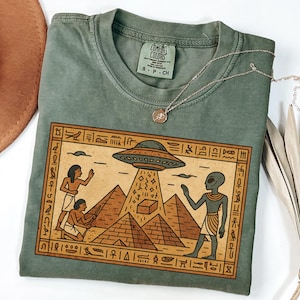 Camiseta de colores cómodos de Ancient Aliens – Camiseta de conspiración de pirámides ovni – Camiseta vintage de extraterrestres para hombre – Regalo de astronauta antiguo