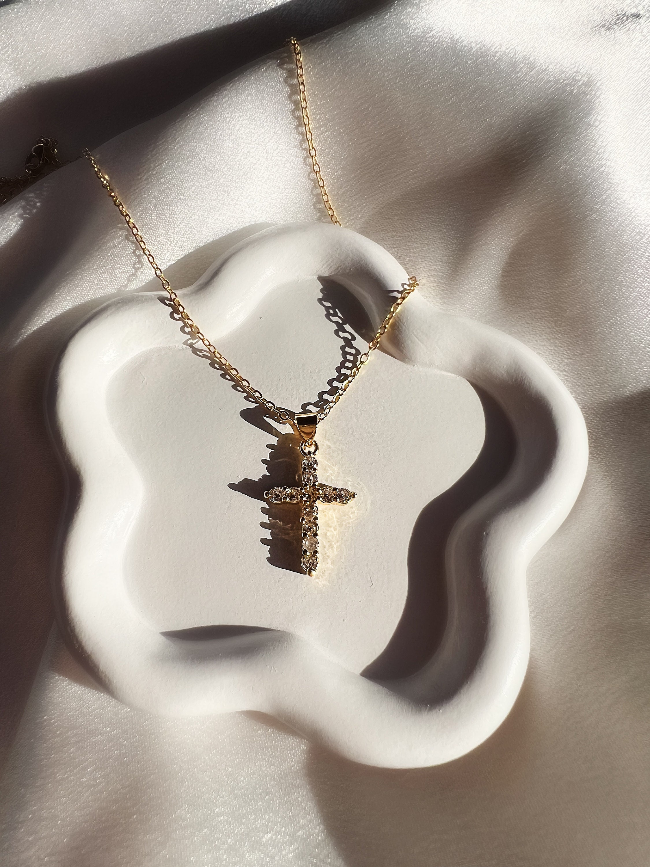 クロスモチーフ　ネックレスチャーム 14K ゴールド クロス ネックレス、ゴールド フィルド クロス