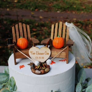 Adorno para tarta de boda de otoño: novia y novio, calabaza otoñal, fogata, camping, destino único con malvaviscos
