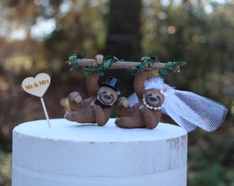 Sloth-bear-bride-groom-animal-rainforest-brown-wildlife-unique-funny-tree