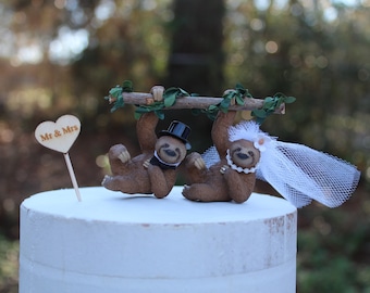 Sloth-bear-bride-groom-animal-rainforest-brown-wildlife-unique-funny-tree