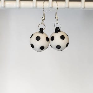 3D gedruckte Fußball Ohrringe | Sportlicher Schmuck für Fußballfans