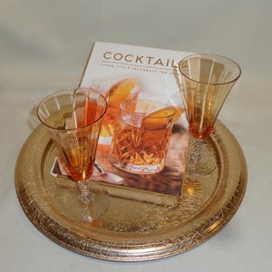 Vintage glasoptiek kleine optiek amberkleurige wijncocktailglazen (2)-4 ounces, beker, elegant, gedraaide steel, heldere steel, cadeau, barwagenstijl