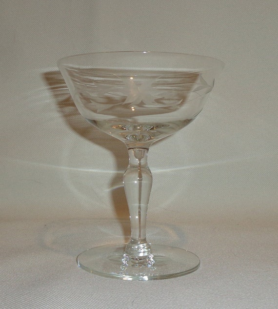 Bicchieri da cocktail in vetro vintage con incisioni floreali per brindisi a champagne (4) - 5 once - incisioni floreali, ottiche, matrimonio, martini, fiori, foglie - Italia
