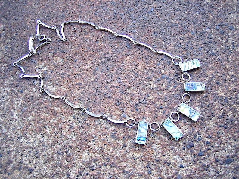 Esplanade Necklace - Recycled Vintage Silvertone Metal Curved Bar Chain, Clasp and Iridescent, Rectangular Inlaid Abalone Beads 画像 1