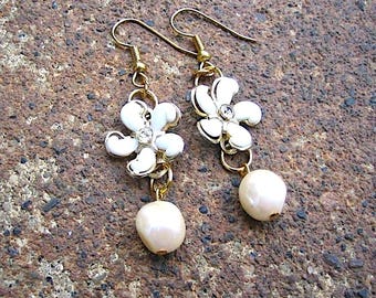 Vintage Floral Dangle Earrings – Rhinestone Flower, Plastic Pearls