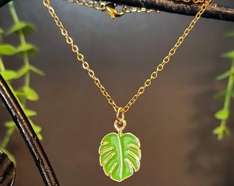 Monstera Leaf Necklace (GOLD) – Botanical Pendant Necklace – Plant Lover Jewelry – Greenery-Inspired Botanical Charm Jewelry