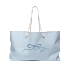Bolsa de mano de fin de semana con lazo azul / Regalo estético de Nancy Meyers / Costera / 24" x 13", diseño con fondo en forma de T