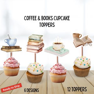 Op de afbeelding: Cupcakes met toppers met koffie en boeken. De toppers bevatten afbeeldingen van een koffiekopje, boeken en een dampende kop koffie. De cupcakes hebben roze of witte frosting en kleurrijke sprinkles. De tekst op de afbeelding luidt "Coffee & Books Cupcake Toppers".
