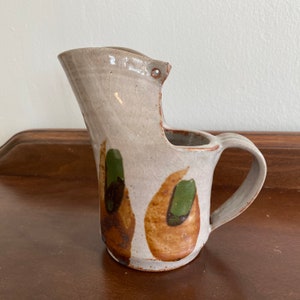 Handgemaakte Studio Pottery Pitcher ondertekend jong