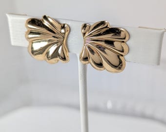 14k yellow gold, vintage classic freeform glam earrings.
