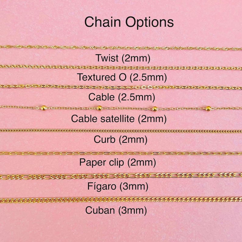 May include: A close-up of eight different gold chain styles with their names and measurements in millimeters. The chains are arranged in rows on a pink background.