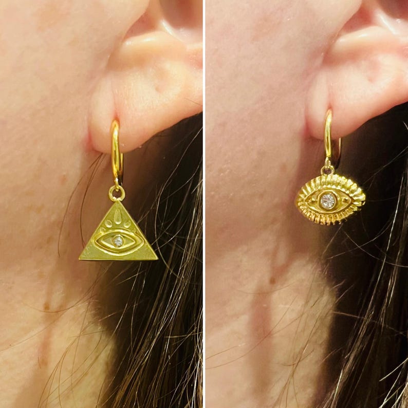 Op de afbeelding: Twee gouden oorringen met een klein diamanten oogbedel. De oorring aan de linkerkant is driehoekig en de oorring aan de rechterkant is druppelvormig.