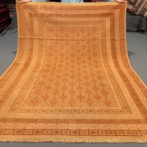 Handwoven Daizanggi Wool Rug 4.9x6 ft – Elegant Geometric Beige Carpet – Minimalist Traditional Area Rug for Modern & Classic Interiors