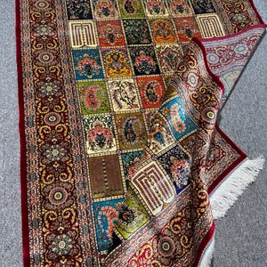 Silk Area Rug 4x6 ft – Multicolor Patchwork Panel Design with Floral Motifs – 120x177 cm Decorative Oriental Carpet for Floor or Wall