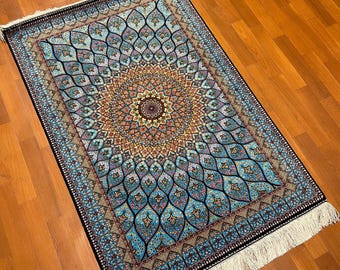 ブルーメダリオンアクセントラグ 2.6 x 4フィート - 80 x 120 cm タブリーズスタイル装飾カーペット | 花柄ウォールアートまたは小さなエリアラグ