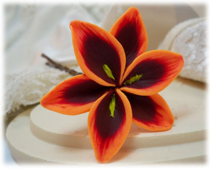 stargazer lily hair clip