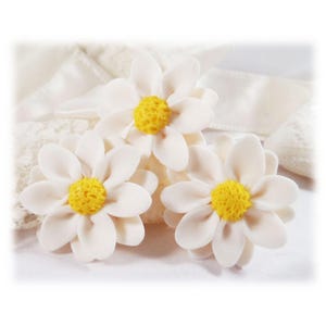 White Daisy Hair Pin: Bridal Flower Accessory