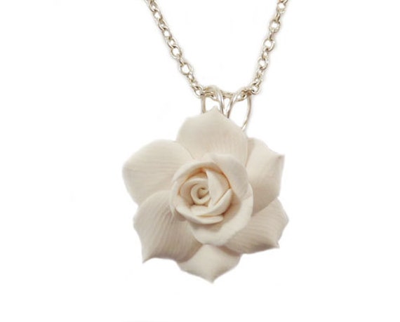 Gardenia necklace on sale